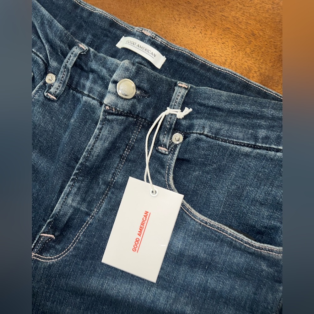 Good American - Good Legs Cropped Jeans - Picture 7 of 14